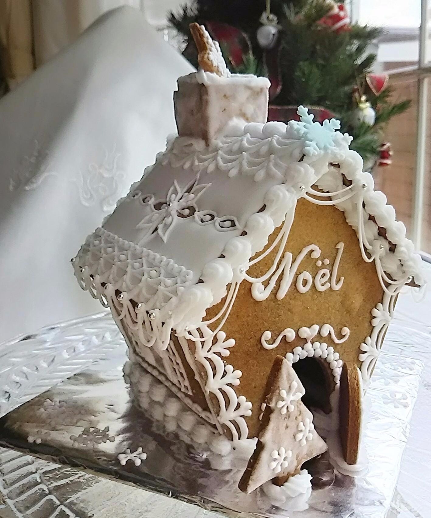 白いアイシングクッキーで作るクリスマスのヘクセンハウス 17年11月17日 開催 お菓子教室 Epiphanie エピファニー 北海道江別市 の17年11月レッスン情報 料理教室検索サイト クスパ