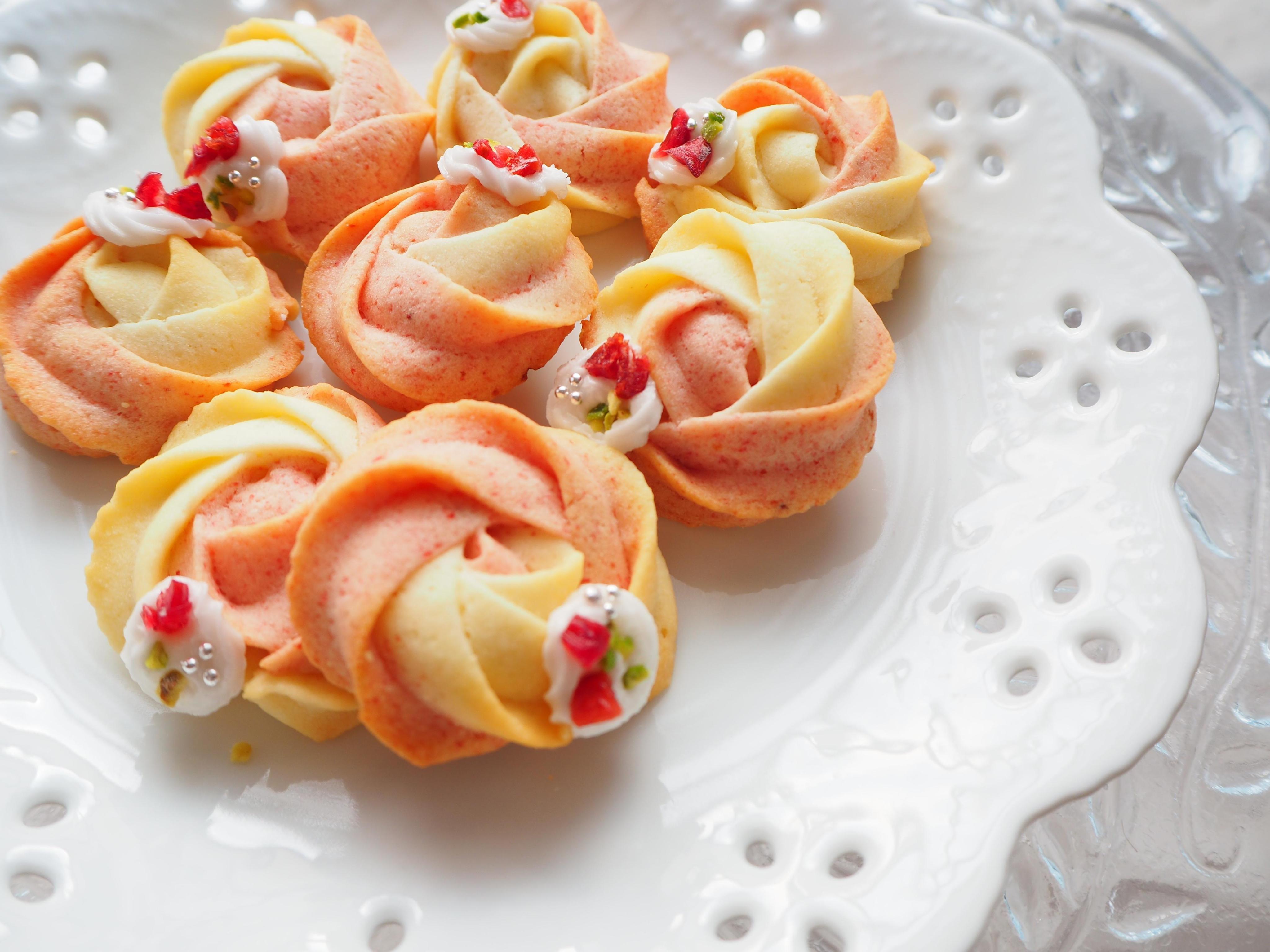 イチゴのカスタードロールケーキとローズ絞りクッキー 21年1月17日 開催 お菓子教室 Epiphanie エピファニー 北海道江別市 の21年1月レッスン情報 料理教室検索サイト クスパ