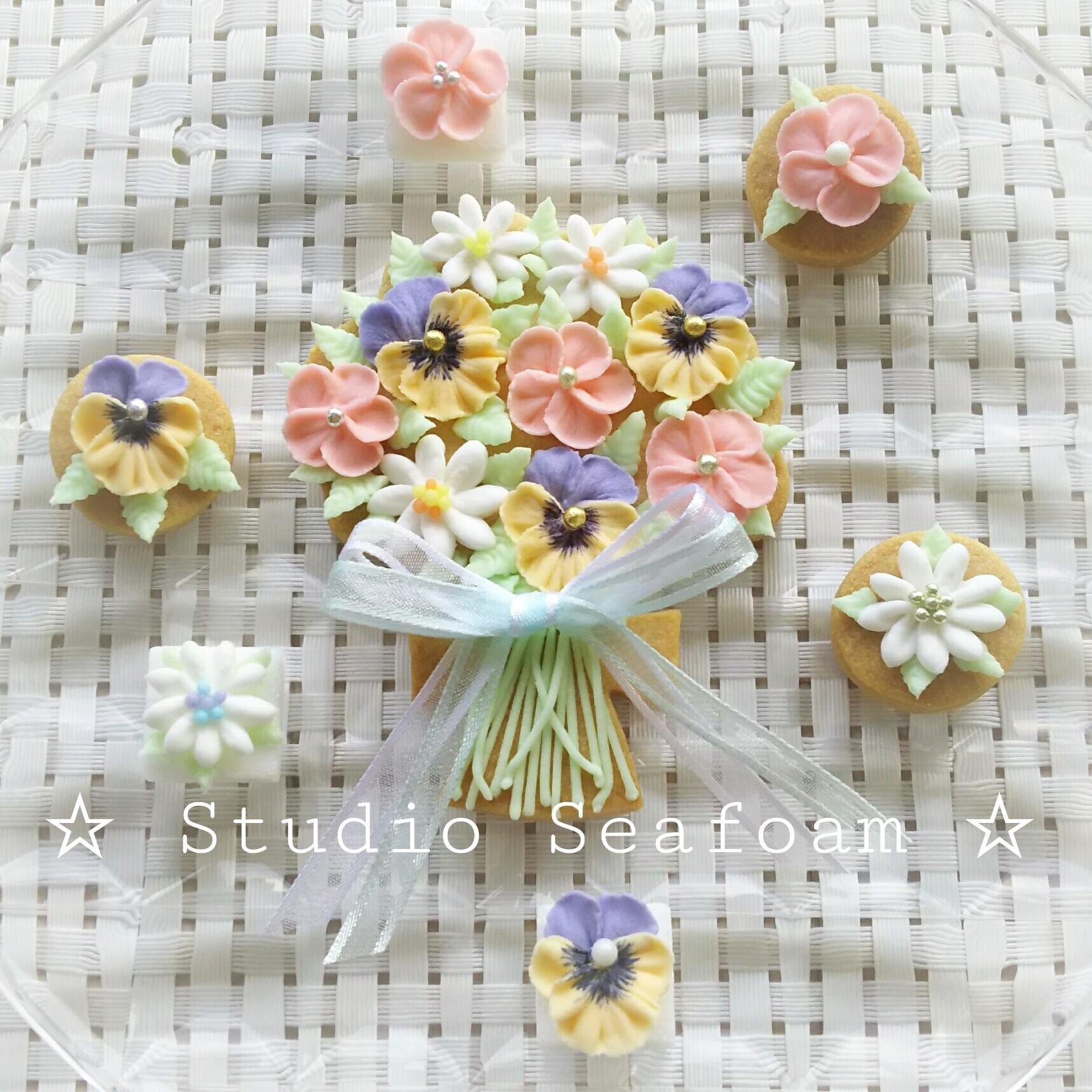 お花絞りレッスン 17年10月11日 開催 茨城 アイシングクッキー教室 Studio Seafoam 茨城県ひたちなか市 の17年10月レッスン情報 料理教室検索サイト クスパ