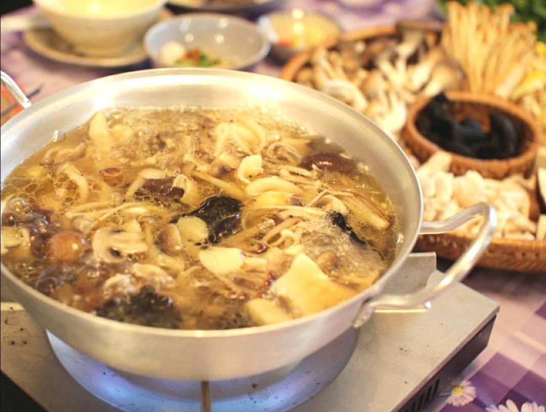 ベトナムで大流行したきのこ鍋 21年12月4日 開催 千葉 船橋市 津田沼 ベトナム料理教室 ベトナムのおかって 千葉県船橋市 の21年12月レッスン情報 料理教室検索サイト クスパ