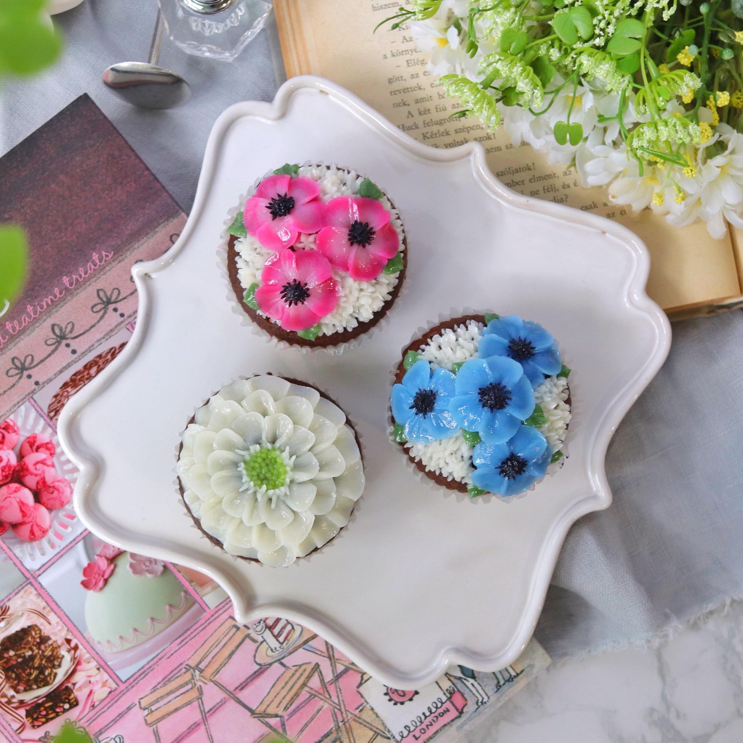 体験lesson アネモネ スカビオサのお花絞り オリジナルバタークリーム カフェオレマフィン 難易度 22年12月9日 開催 Felizsweets フラワーケーキとお菓子の教室 東京都目黒区 の22年12月レッスン情報 料理教室検索サイト クスパ