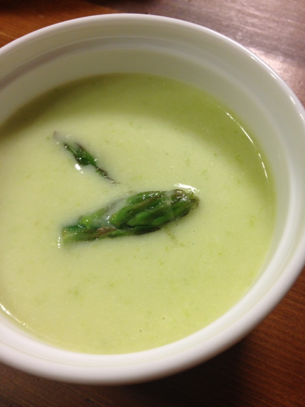 クリーミーなアスパラガスのスープのレシピ