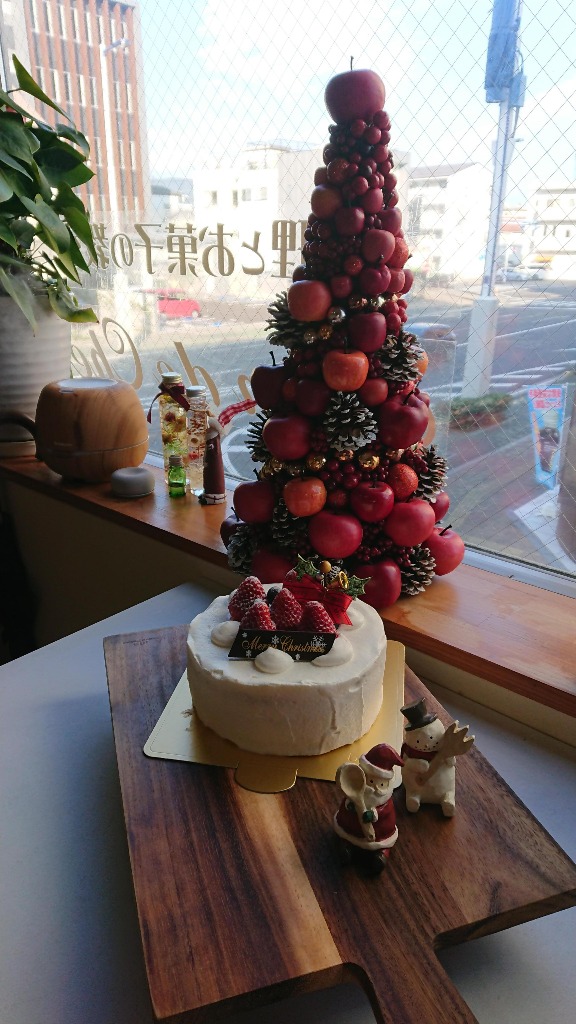 生クリームたっぷりのクリスマスケーキがで 料理とお菓子の教室 Salon De Cheri クスパ